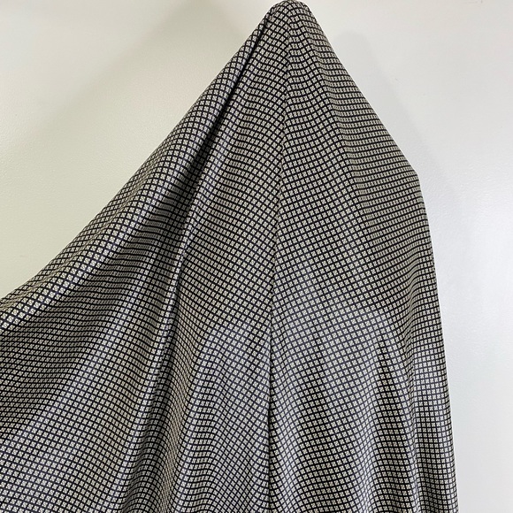 POLYESTER SATIN PRINTED DESIGN GOLD AND BLACK SLINKY SOFT FABRIC SLIGHT STRETCH - Picture 3 of 5